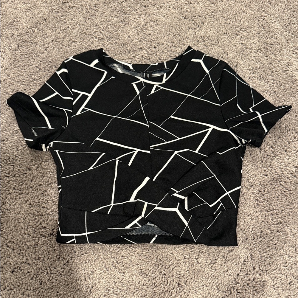 Zaful Black & White Geometric Cropped Top - Women